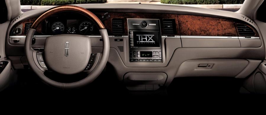  Lincoln Town Car 2003 года  (фото 16 из 68)